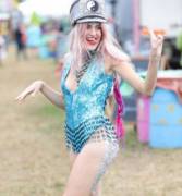 glasto glitter girl