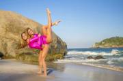 Identical Twins Bia &amp; Branca Feres (Synchronized swimming - Brazil)