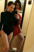 Can anyone ID this camhoe (right) and her friend?