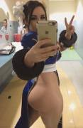 Chun-Li in The Bathroom