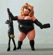 Yes Mistress Piggy!