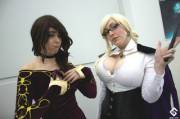 Cosplay envy. What a *huge* pair xD