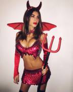 Silvia Caruso as the Devil