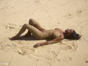 Kiky in Sand