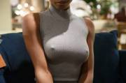 Quite distracting (x-post /r/pokies)
