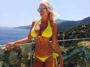 Rhian Sugden - Bikini Body