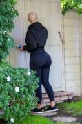 Amber Rose in tight leggings [gallery]