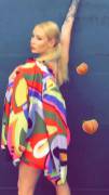 Iggy Azalea twerks in pink bikini on snapchat