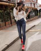 Paulina Vega, Miss Universe 2014, jeans and red nikes (x-post /r/PaulinaVega)