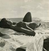 "Squeeze" by Andre de Dienes 1949