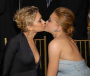 Olsen Twins share a Kiss