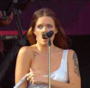 Tove Lo expose her boob