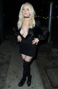 Courtney Stodden wears no bra. She is so generous! (album in comments)