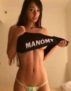 Manomy (underboob)