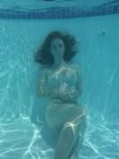 Dee Dee Lynn under water..