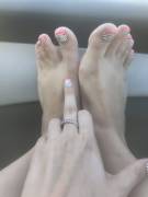 My cute feet make you bow down!