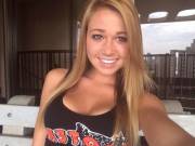 Incredibly cute Hooters girl