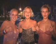 3 friends flashing [gif]