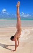 wonderful beach handstand (x-post from /r/ThanksGravity)