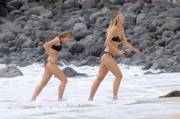 6'2" Maria Sharapova with a friend in Hawaii