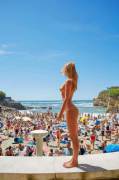 Belgian model Marisa Papen giving beach-goers a nice show