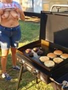 Boobs &amp; Burgers !