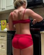 Carriejune Bowlby cooks Italian seasoned ground beef and potatoes [gif]