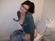 Damn, Cutie+Glasses+Toilet=:D