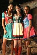 3 girls in 3 latex dirndls