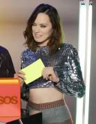 Daisy Ridley with the ab flex