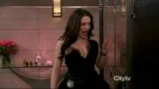 Kat Dennings and 2 big reasons to watch 2 broke girls.