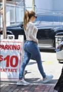 Jennifer Lopez's tight ass in jeans