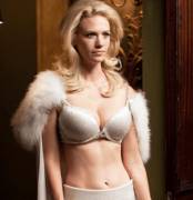 January Jones' breasts force me to masturbate