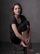 Marion Cotillard on a stool. Parce que tout le monde aime Marion Cotillard.