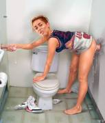 Miley Cyrus's glory hole fun (TitFlaviy)