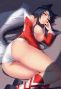 Laying Ahri by Spichis
