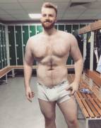 Ginger in the locker room (X-Post /r/gaygingers)