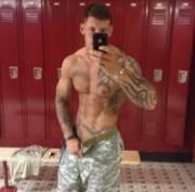 Army bro in the locker room (X-Post /r/menslockerroom)