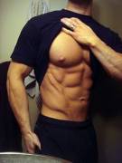 Personal trainer, Alex Carneiro (@AlexCarneiro) giving us a peek