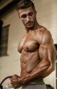 Alex Atanasov flexing