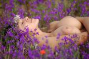 Naked girl poses in flowers