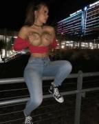 Handbra in public
