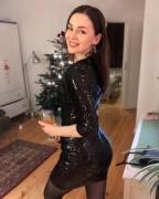 Larisa in Black