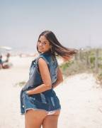 @conscienciajeans Jeans e praia = match!