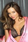 Miranda Kerr backstage 2012