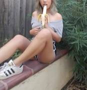 It's bananas! (/r/AsiansGoneWild)