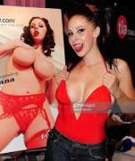 Gianna Michaels at Exxxotica Miami Beach 2009