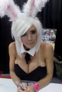 Cosplay bunny