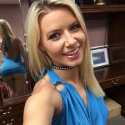 Happy Anikka Albrite. Underbun in mirror