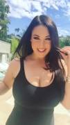 Angela White's bouncy walk